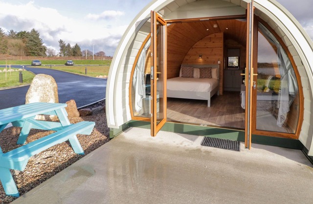 THE WHEELHOUSE POD NO. 4, romantic in Burtonport, County Donegal