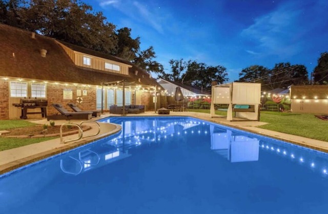 The Whimsy Retreat-amazing pool-5Brs-houston prime location Beltway 8 & US 69