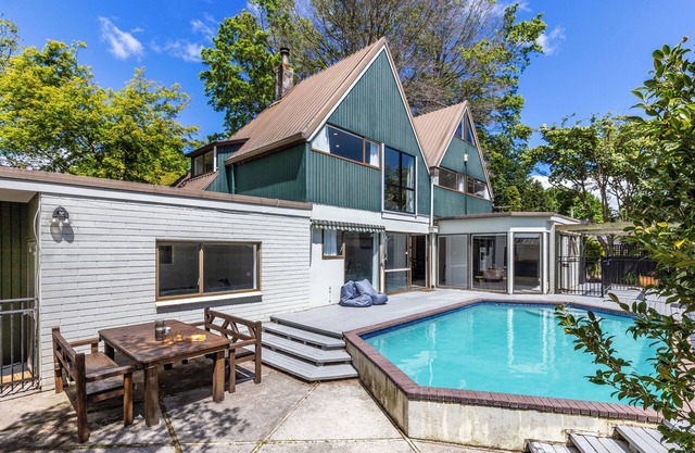 The Whio Retreat - Secluded Retro Riverside Getaway w/ Pool & Hot Tub.