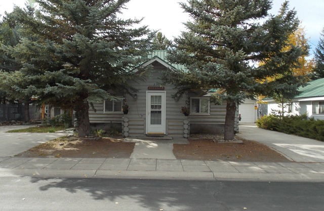 The White Buffalo rustic cabin located in the middle of West Yellowstone, MT