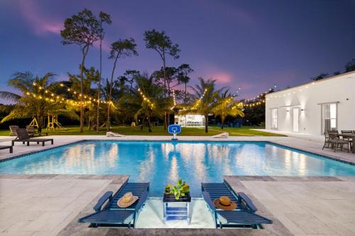 The White House Of Miami , Family ,Friends Close to Miami Beaches and the Keys West