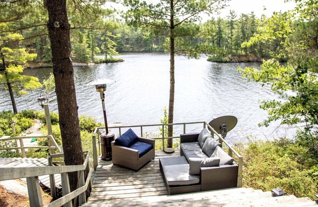 The Willow | Lakefront Cottage | Muskoka