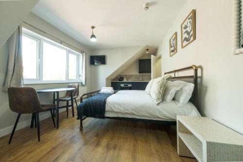 The Willow - Studio 17