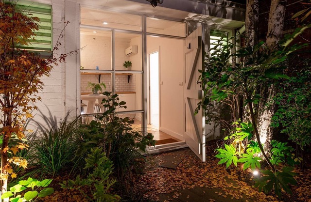 The Windsor Stables renovated Studio Near Chapel st With Parking and Garden