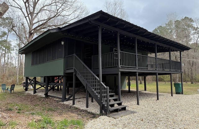 The Woods Camp w/ fire pit, propane grill, and waterfront view on the River