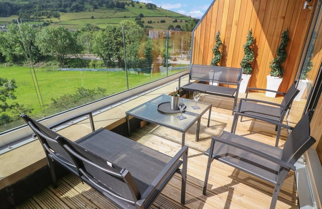 THE WORKS, family friendly, luxury holiday cottage in Cononley