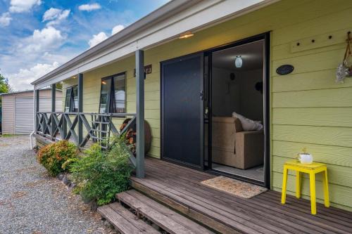 The Yellow Cottage - Turangi Holiday Home