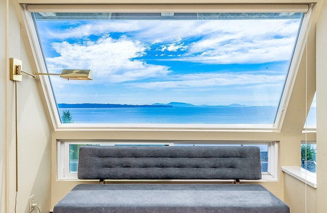 The Zen Den - Cozy OceanView Home yours to book!