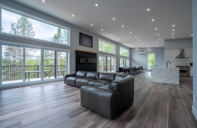 The Zenith |Hot Tub | Lake |Pool Table