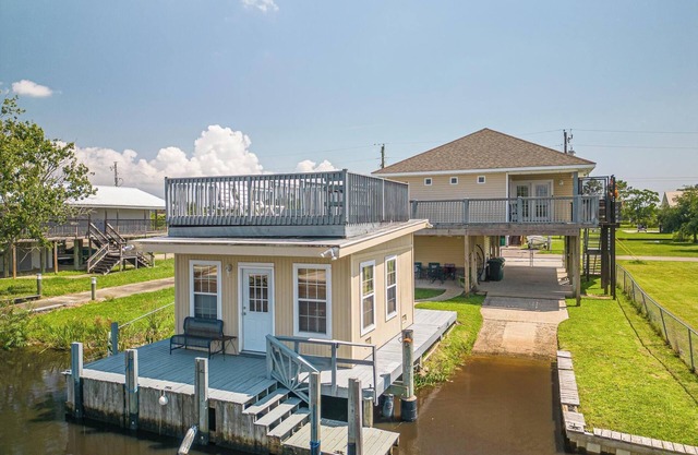 "The Zion" - 2 Bedrooms 2 Bath Tiki Hut Private Boat Launch