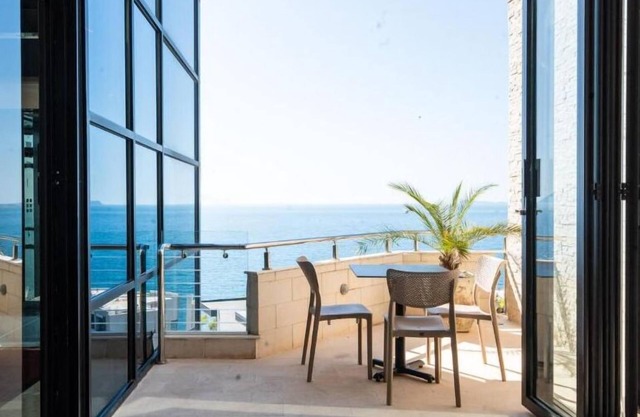 THEA HOTEL