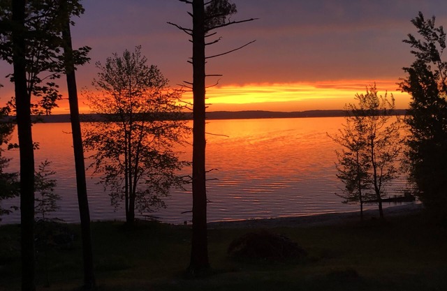 Thee Year-Round Lake House on Little Bay de Noc