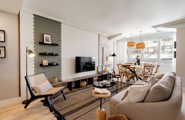 Theodosi - 3 bedrooms and balcony in Nueva España