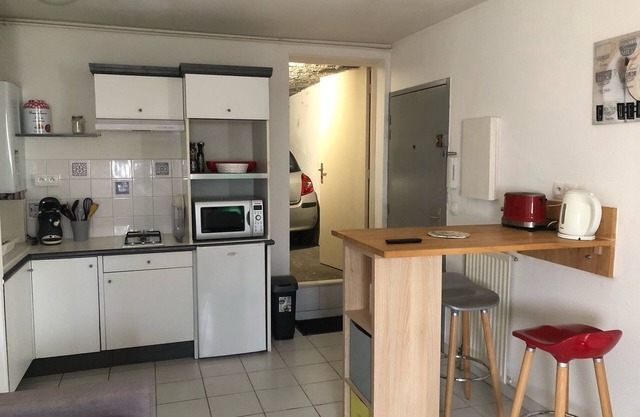 Theone, Appartement Très Bien Situé rdc Avec Garage Communiquant