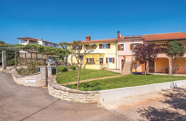 Alojamiento de 2 habitaciones en Kastelir