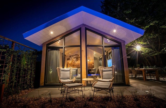 These modern Lodges with heated Dipping Pool are equipped with every luxury and comfort for 6 people.