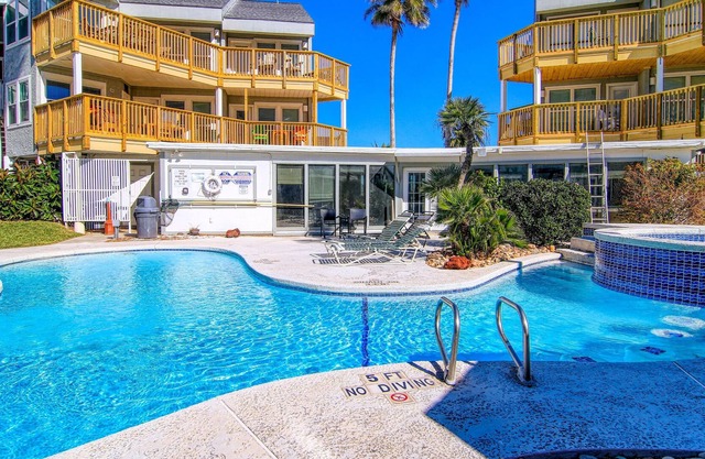Third Floor Seabatical Condo in Mustang Island by Redawning