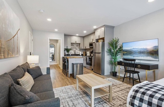 This apartment is a 0 bedroom(s), 1 bathrooms, located in Hampton, VA.
