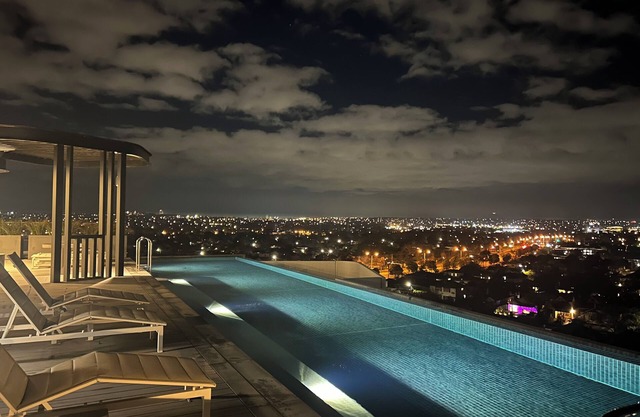 This apartment is a 2 bedroom(s), 2 bathrooms, located in Carnegie, VIC.
