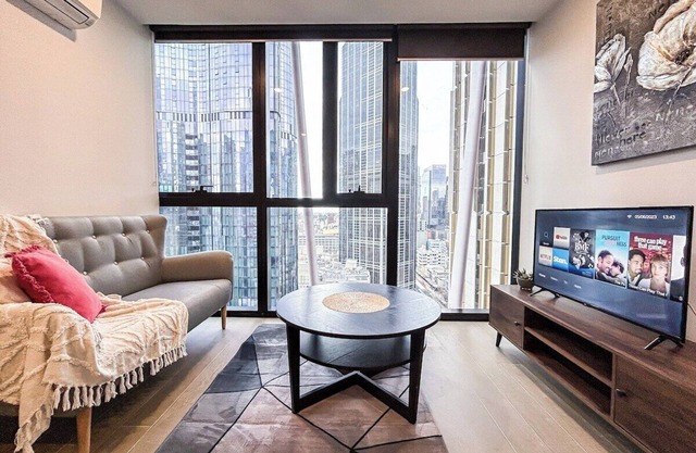 This apartment is a 2 bedroom(s), 1 bathrooms, located in Melbourne, VIC.
