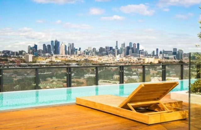 This apartment is a 1 bedroom(s), 1 bathrooms, located in Flemington, VIC.