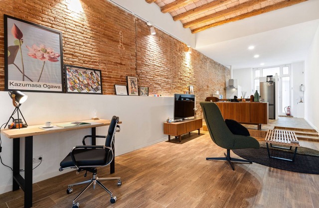 This apartment is a 1 bedroom(s), 1 bathrooms, located in Barcelona, .