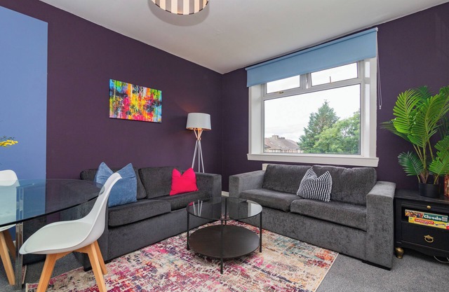 This apartment is a 2 bedroom(s), 1 bathrooms, located in Motherwell, .