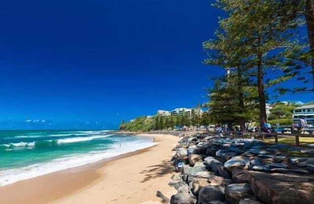 This apartment is a 2 bedroom(s), 1 bathrooms, located in Battery Hill, QLD.