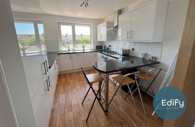 This apartment is a 2 bedroom(s), 1 bathrooms, located in Southampton, England.