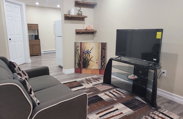 This beautiful comfy basement apartment 5 minutes from the park.
