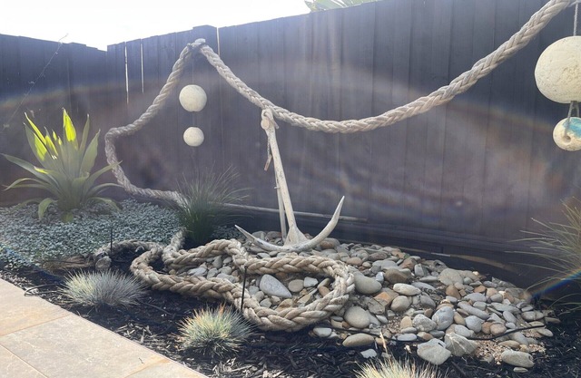This beautiful home is only a short 5-minute walk to the beach, pier, pub.
