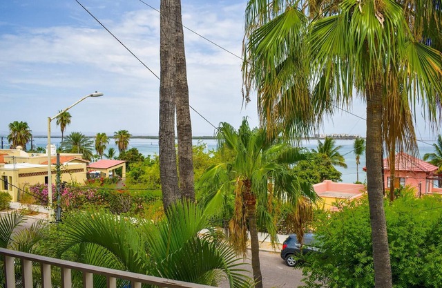 Fantástica VISTA 3 HAB. Condominio en el centro COMPLETAMENTE equipado a 1 cuadra de malecón, vista al mar