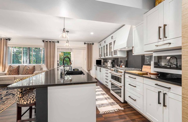 This condominium is a 3 bedroom(s), 2.5 bathrooms, located in Harbor Springs, MI.