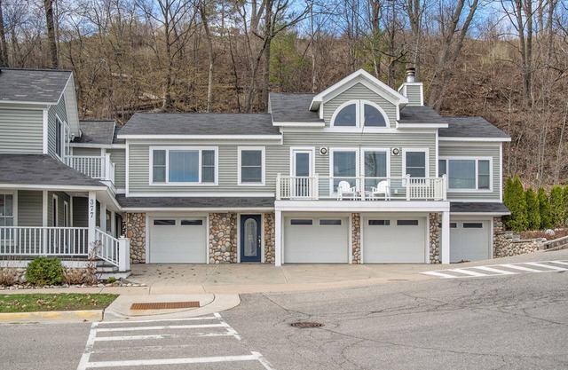 This condominium is a 2 bedroom(s), 2 bathrooms, located in Harbor Springs, MI.
