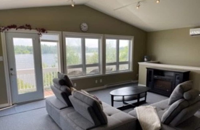 This cottage is located on the Outaouais River, in a beautiful national park.