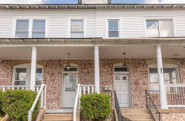 This duplex is a 3 bedroom(s), 1 bathrooms, located in Newport News, VA.