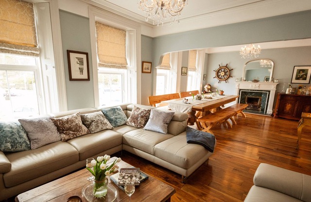 Esta exclusiva casa adosada ofrece la escapada de lujo ideal en Bantry