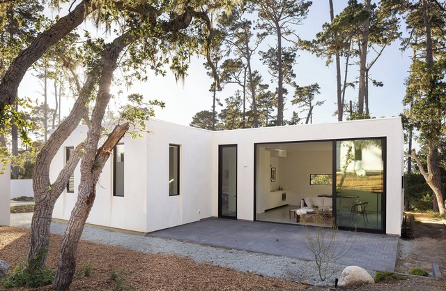 This guest house is a 2 bedroom(s), 1 bathrooms, located in Pebble Beach, CA.