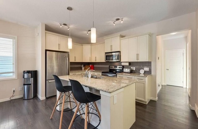 This guest suite is a 1 bedroom(s), 1.5 bathrooms, located in Cochrane, AB.
