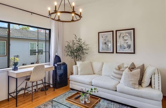 This house is a 1 bedroom(s), 1 bathrooms, located in Mountain View, CA.