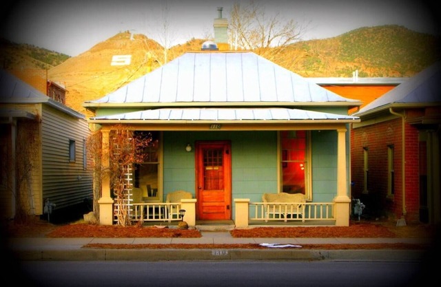 This house is a 2 bedroom(s), 1 bathrooms, located in Salida, CO.