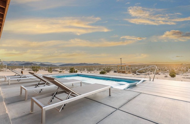 This house is a 3 bedroom(s), 1 bathrooms, located in Joshua Tree, CA.