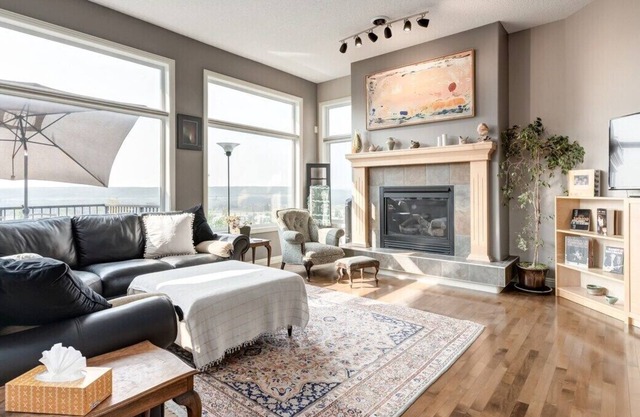 This house is a 3 bedroom(s), 2.5 bathrooms, located in Calgary, AB.