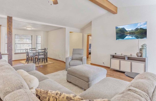 This house is a 3 bedroom(s), 2 bathrooms, located in Edmond, OK.