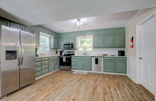 This house is a 3 bedroom(s), 3 bathrooms, located in Newnan, GA.