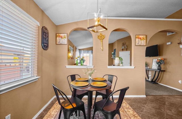 This house is a 3 bedroom(s), 2 bathrooms, located in Horizon City, TX.