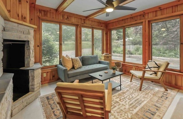 This house is a 3 bedroom(s), 1 bathrooms, located in Lanesborough, MA.