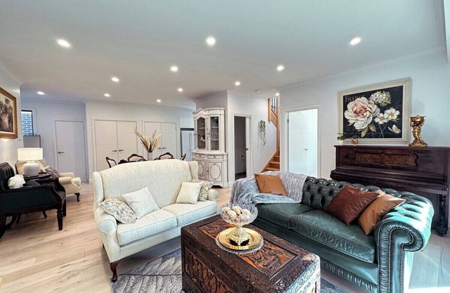 This house is a 4 bedroom(s), 3.5 bathrooms, located in Glen Waverley, VIC.