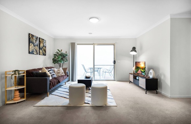 This house is a 4 bedroom(s), 2 bathrooms, located in Point Cook, VIC.