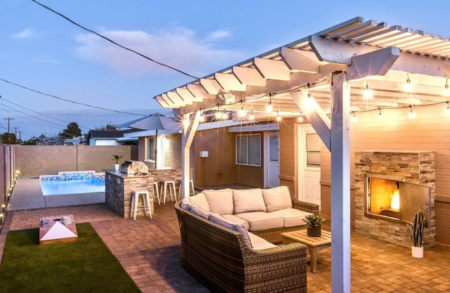 This house is a 4 bedroom(s), 3 bathrooms, located in Scottsdale, AZ.
